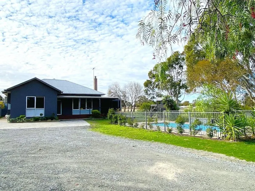 Barossa Getaway GabbyHouse with Vineyard - Image 1