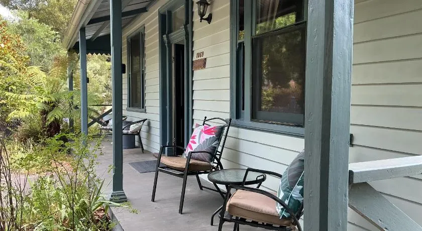 Bromwich Guest House - 250m to town centre! - Image 1
