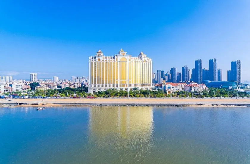 Xiamen TUI Blue Seaside Hot Spring Hotel - Image 1