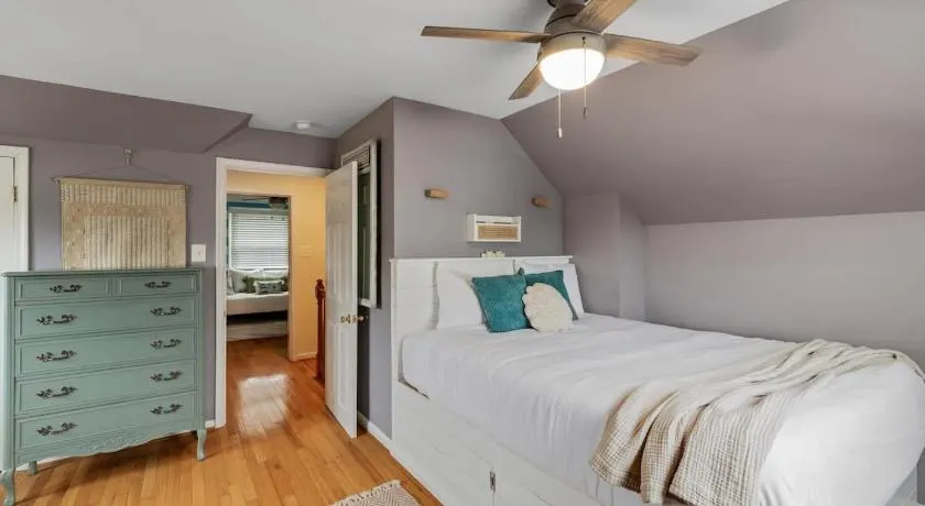 ALX Cape Cod 3 BR Near Old Town & Mount Vernon - Image 1