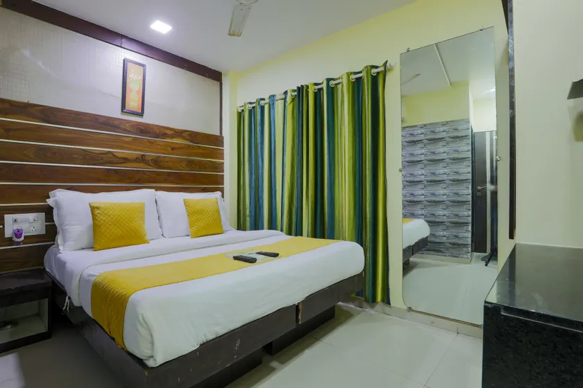 Hotel Golden Sagar - Image 1