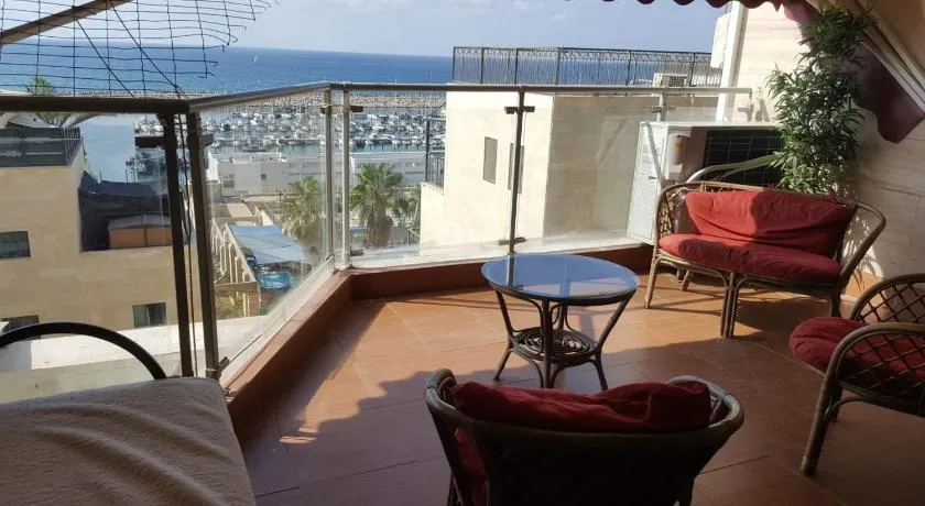 Pearl by the Sea, Living room and one bedroom - Image 1