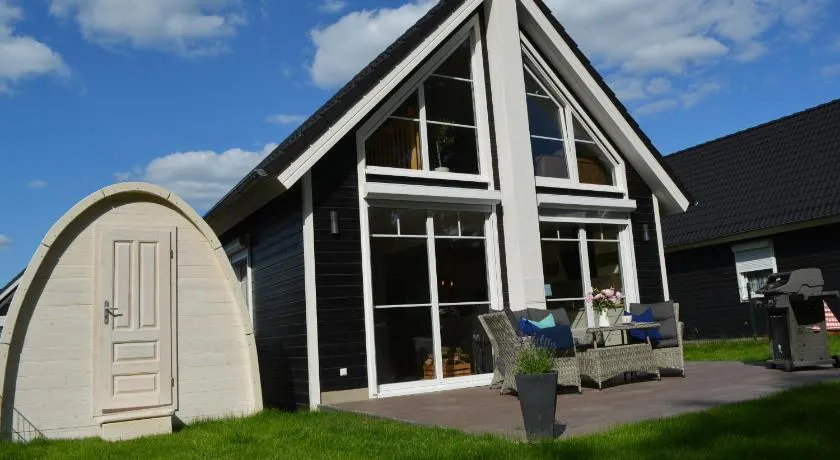 Kapitänshaus Zerpenschleuse Holiday Chalet - Image 1
