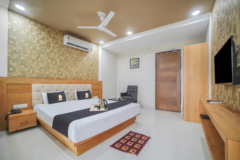 Townhouse Oak  Hotel Gaurav Pride - Image 1
