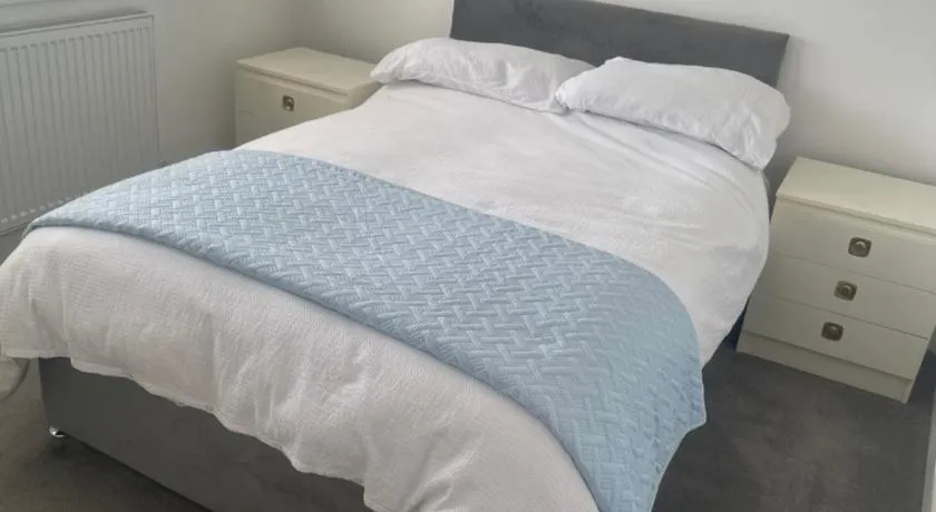 Mayfield guest rooms - Image 1