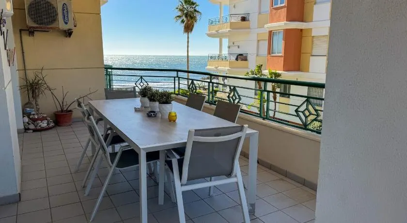 Club Oasis Flat - Image 1