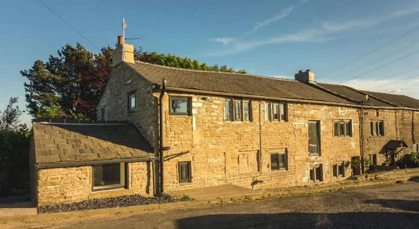 Luxury traditional stone farmhouse in Saddleworth - Image 1