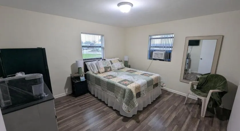 Small Town Florida Homestay - Image 1