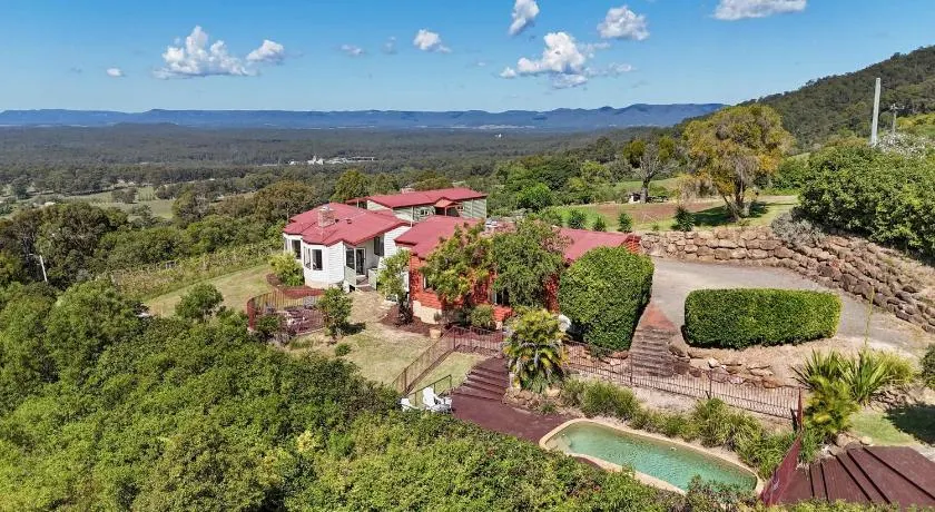 Bimbadeen Estate Villa 1 - Image 1