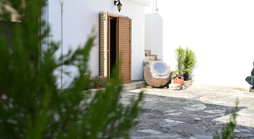 ThemisHouse - Image 1