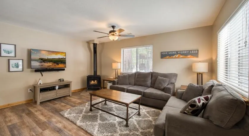 5 Mi To Donner Lake: Home W/ Shared Hot Tub - Image 1