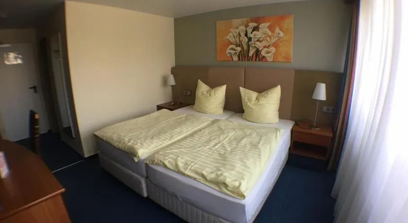 Motel Monteur - Image 1