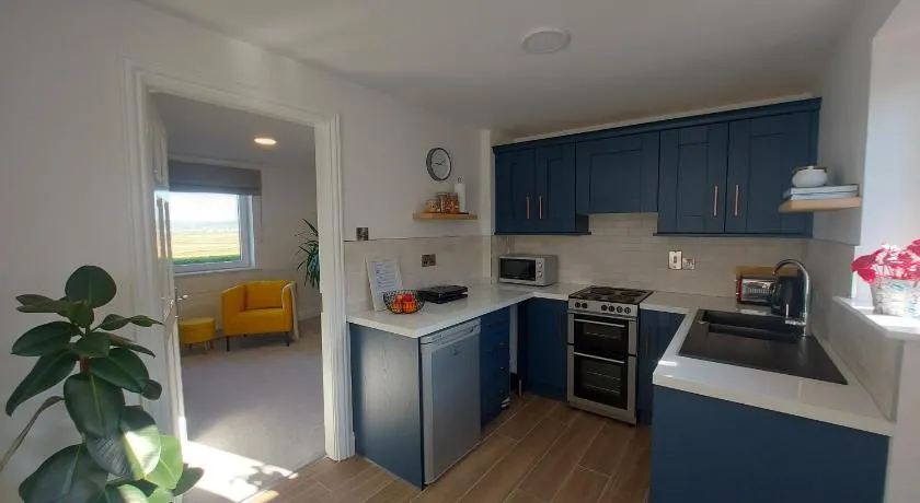 Sunny Hill View - Image 1