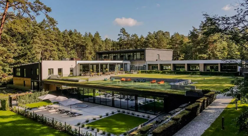 SZUMY PARK Hotel & Restaurant - Image 1