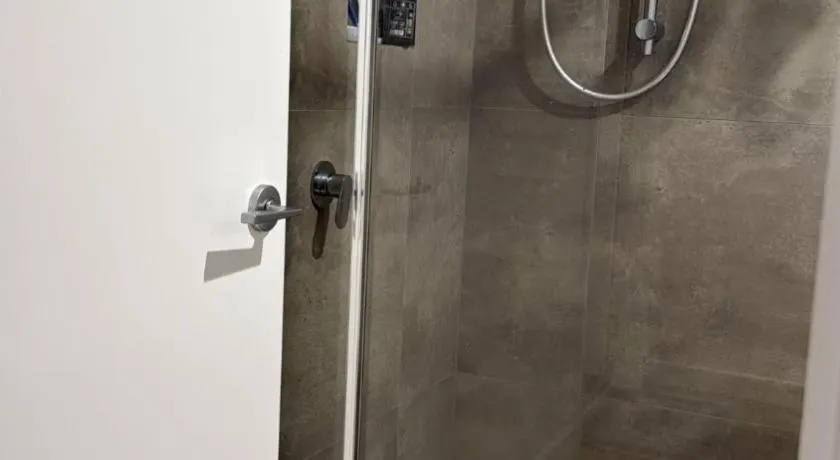 Private Room with separate Bathroom - Image 1