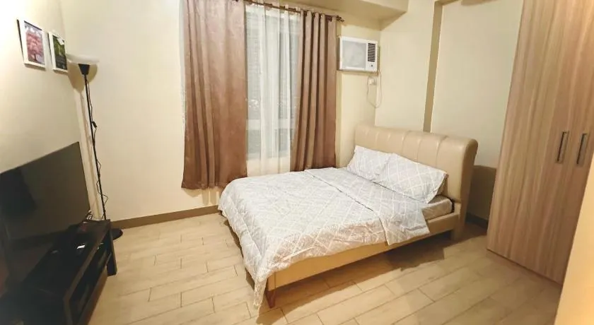 Cozy maple grove studio with hot shower - Image 1