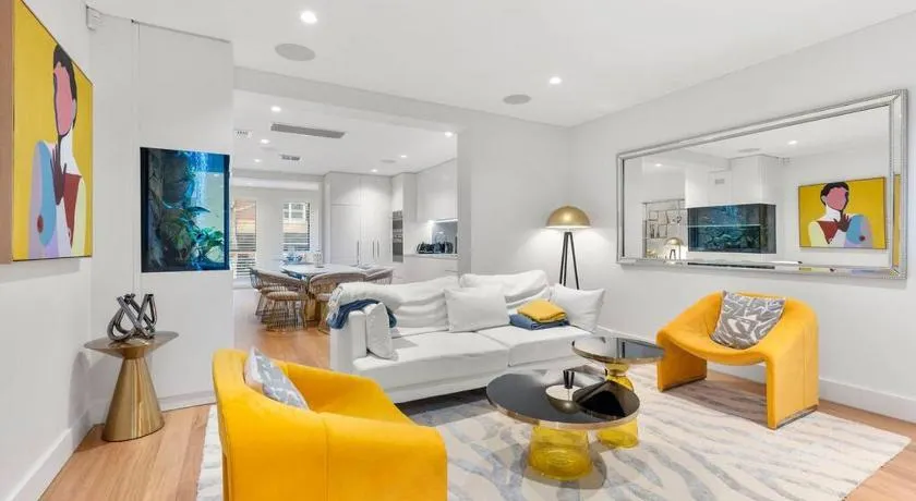 Luxurious 3-Story Terrace in Potts Point - Image 1