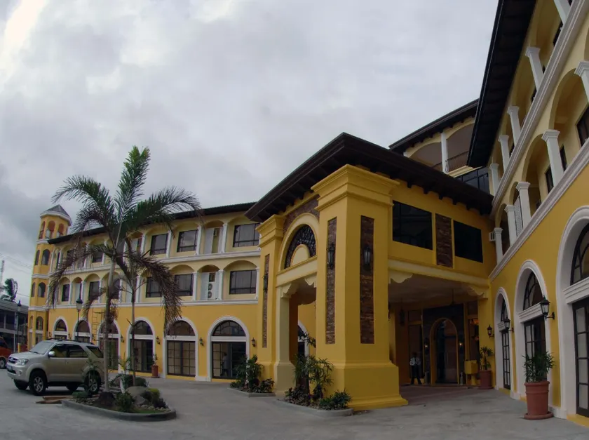 Planta Centro Bacolod Hotel & Residences - Image 1