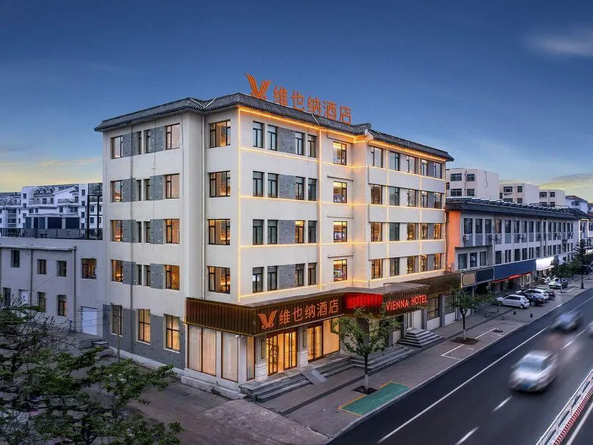 Vienna Hotel (Yantai Penglai Pavilion Scenic Area Seawater Bathing Beach) - Image 1