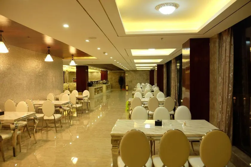 Golden Apple Hot Spring Hotel - Image 1