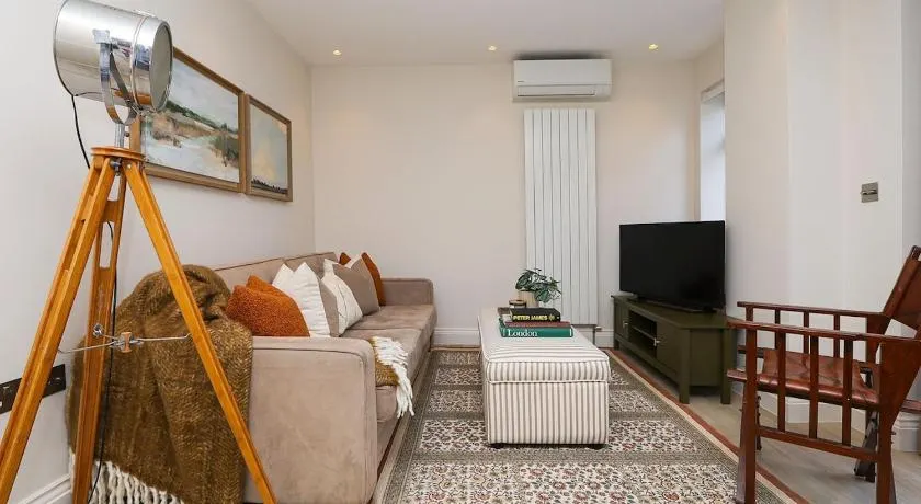 2BR Designer Apartment with Patio & Dining Space - Image 1