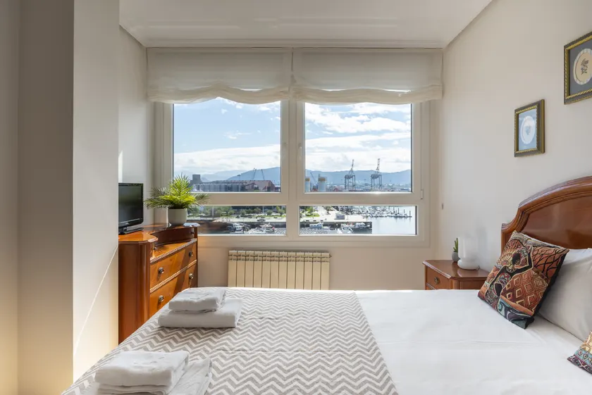 Elegante y amplio apartamento con vistas espectaculares - Image 1
