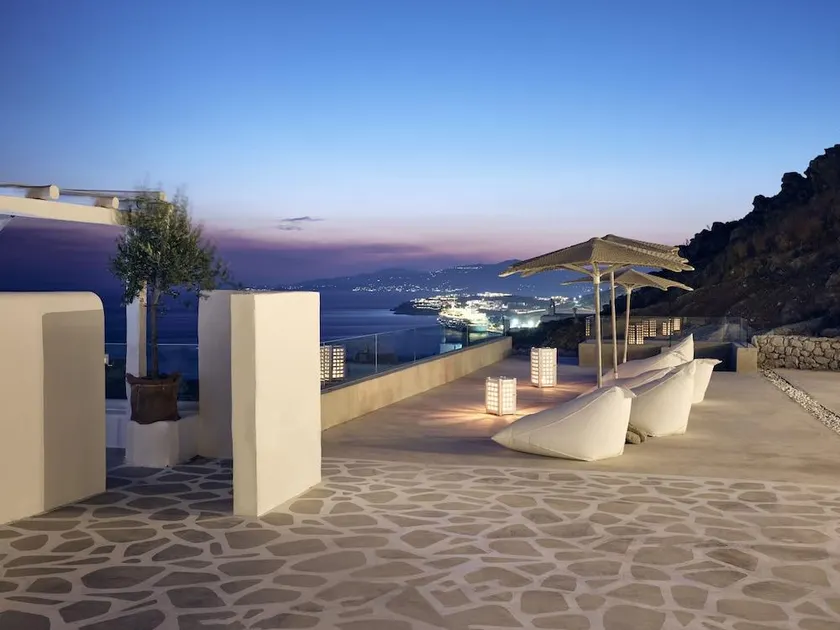 Arcs Suites & Residences - Image 1