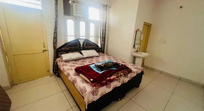 Nilokheri Guest House - Image 1