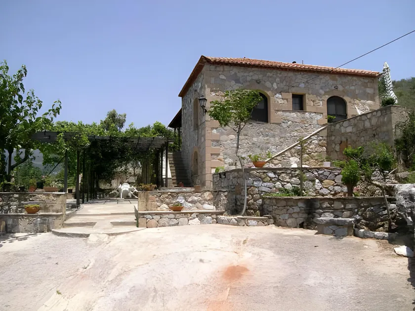 Papanestoras Apartments - Image 1