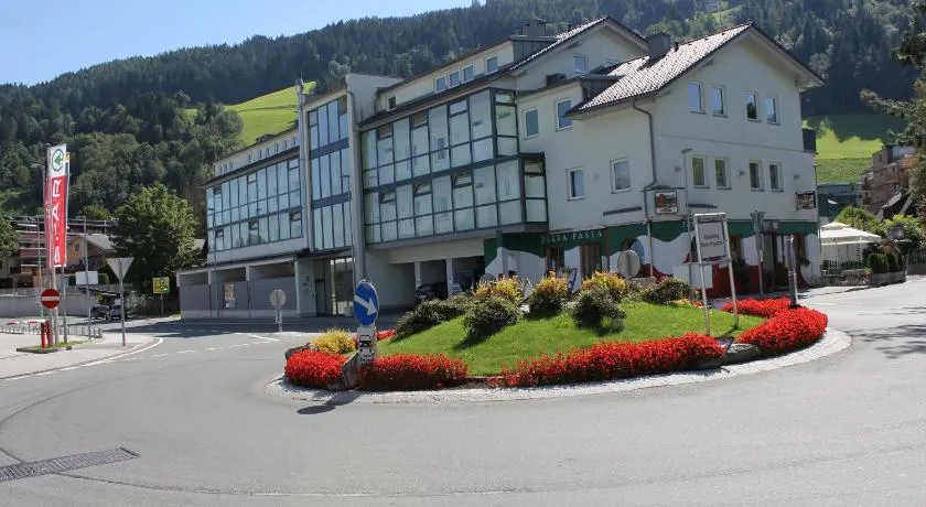 Jasmin - Image 1