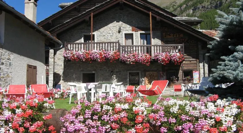 Hotel Petit Giles - Image 1