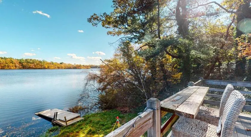 Heavenly Lakefront - Image 1