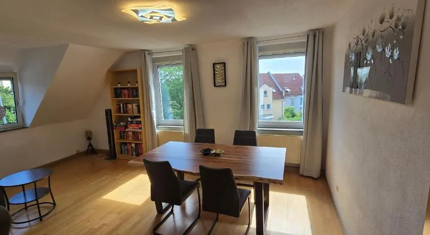 Drei Zimmer Appartment mit Küche & Bad - Image 1