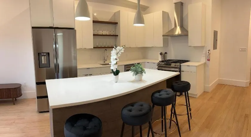 Modern 3BR,2BA Apartment in Jersey City, Easy Access, 40 min to Manhattan - Image 1