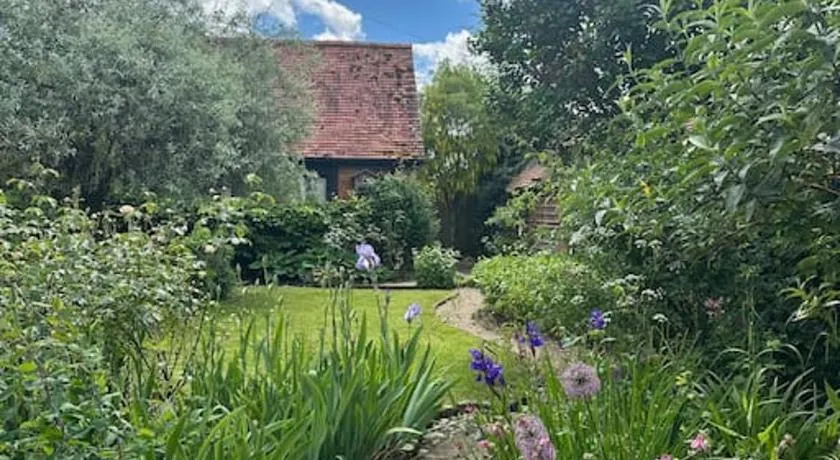 Garden Cottage - Image 1