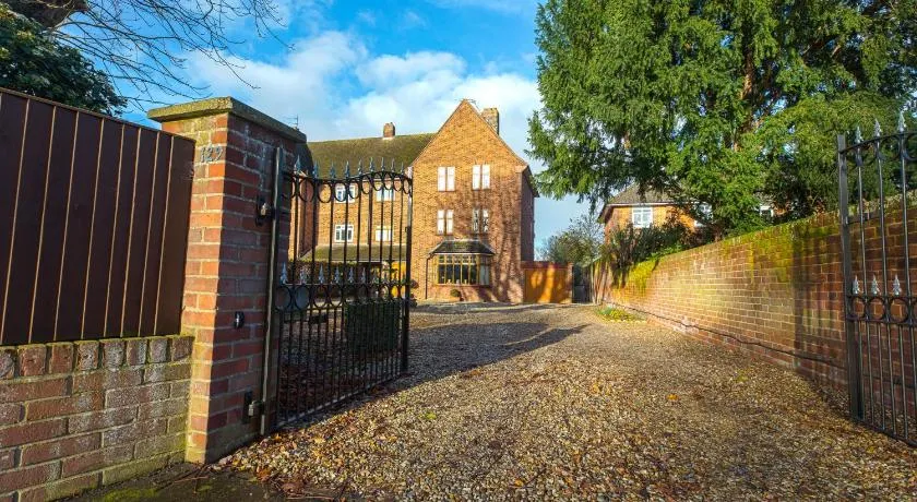 Chestnut Grove Bed And Breakfast - Image 1