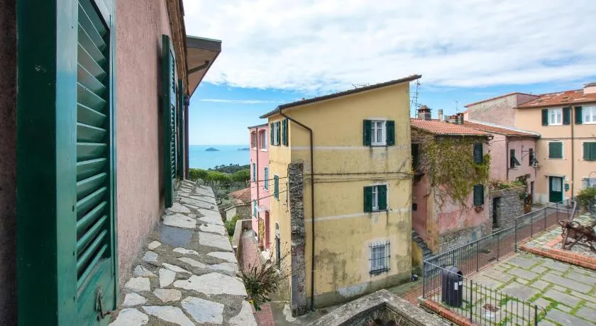 3 Bedroom Beautiful Home In Montemarcello - Image 1