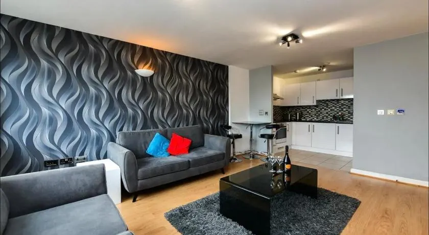 Great Value Century Wharf Apartment Near Cardiff Bay with Off Road Parking - Image 1