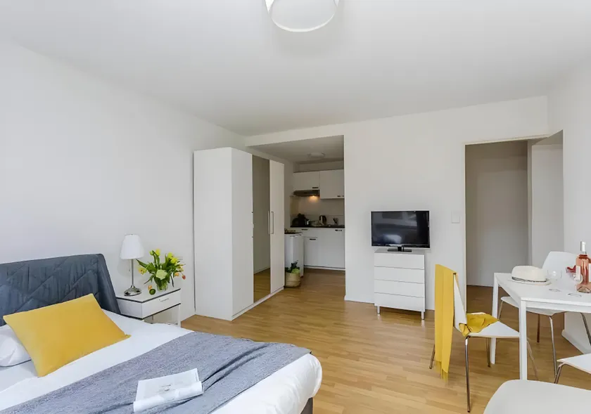 Rent a Home Delsbergerallee - Self Check-In - Image 1