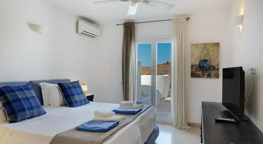Blueros Luxury Villa - Image 1
