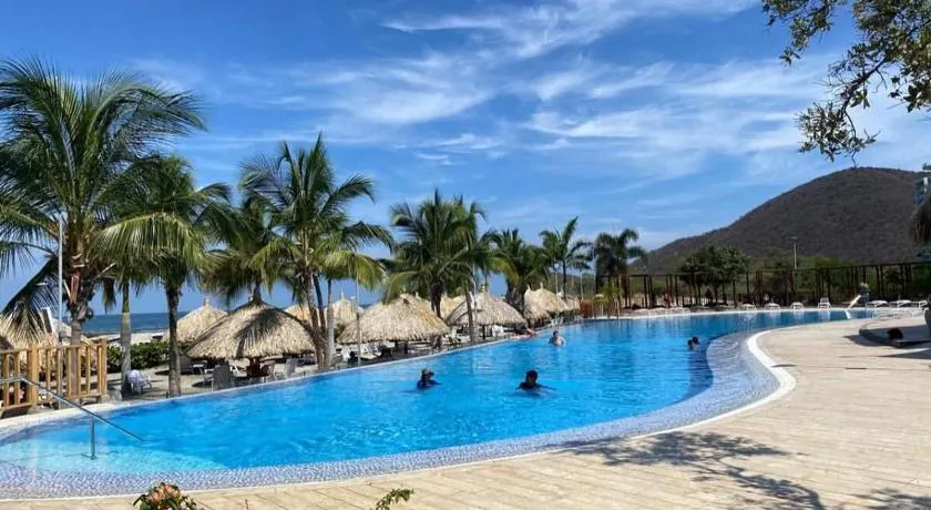 Beachfront Family Escape 3BR Samaria Club de Playa - Image 1