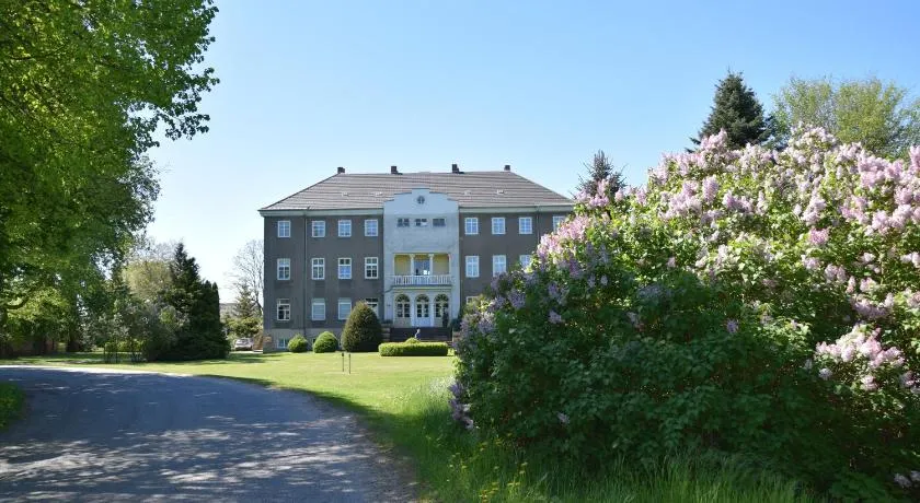 Gutshaus Volzrade Hotel & Ferienwohnungen in Elbnähe - Image 1