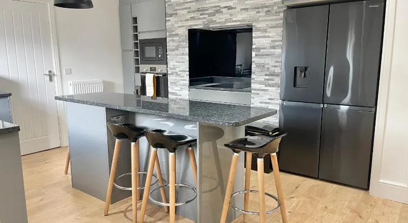 Holdsworth House Apartments - Image 1
