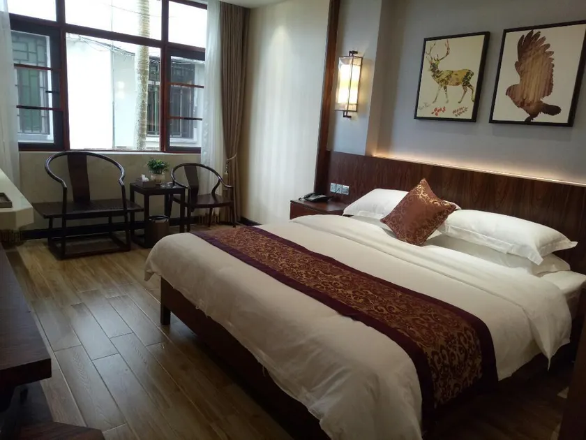 Qiongzhong Hotel - Image 1