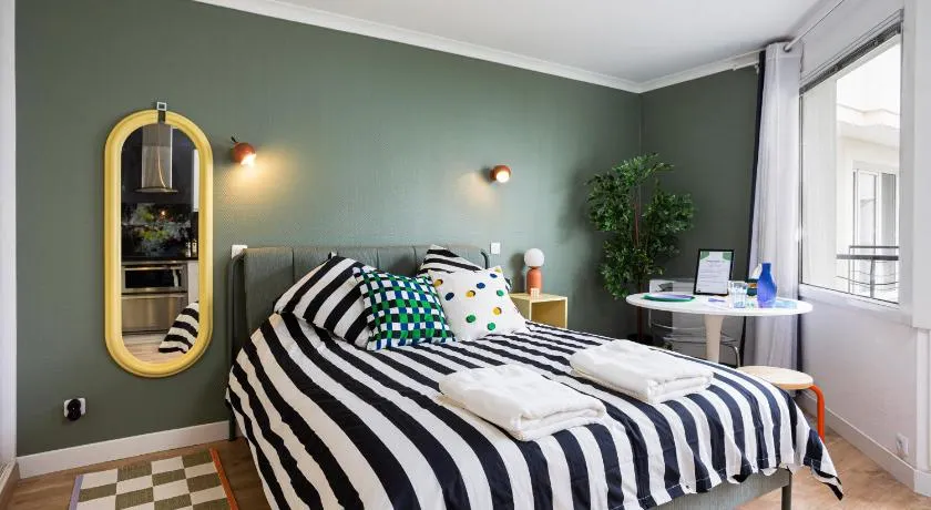 Lila Home - Tour Eiffel à 10mn - Balcon et Parking offert - Image 1