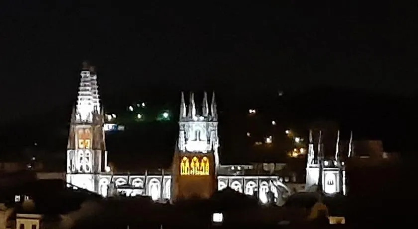 LUXEinBurgos Atico Vista Espectacular a Catedral - Image 1