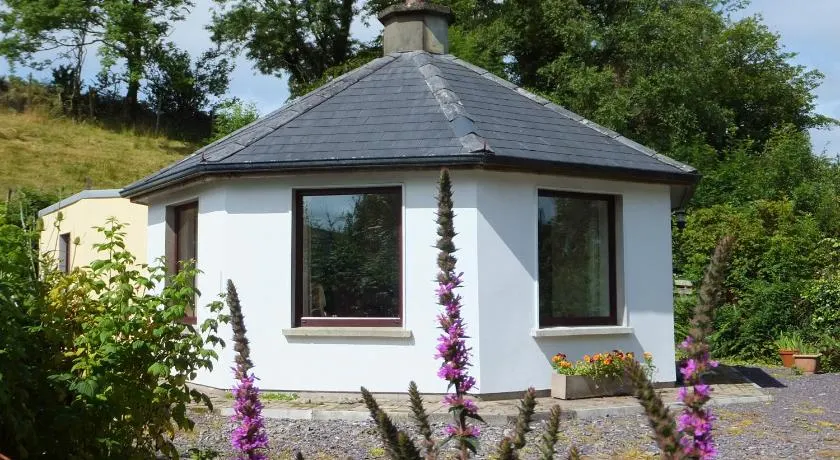 Drombrow Cottage - Image 1