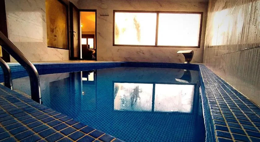 El Aprisco, con piscina climatizada en Hueva-Guadalajara - Image 1