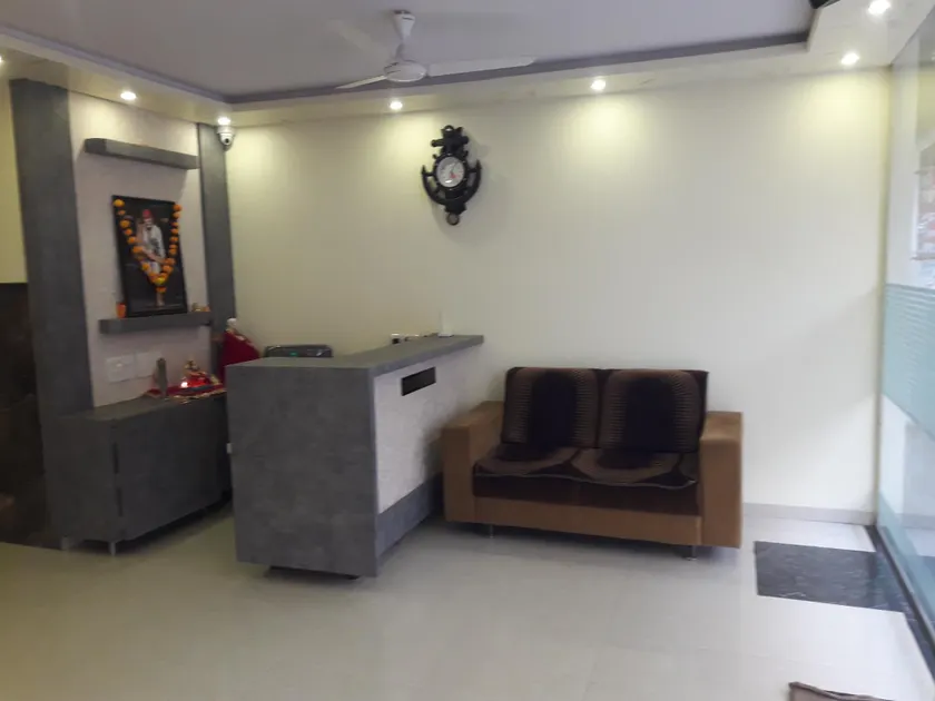 HOTEL SAI MEERA PALACE - Image 1