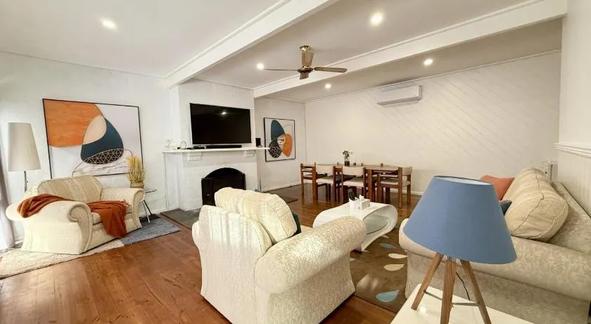 Capelink Beach House-Atop Prestigious Oliver's Hill - Image 1